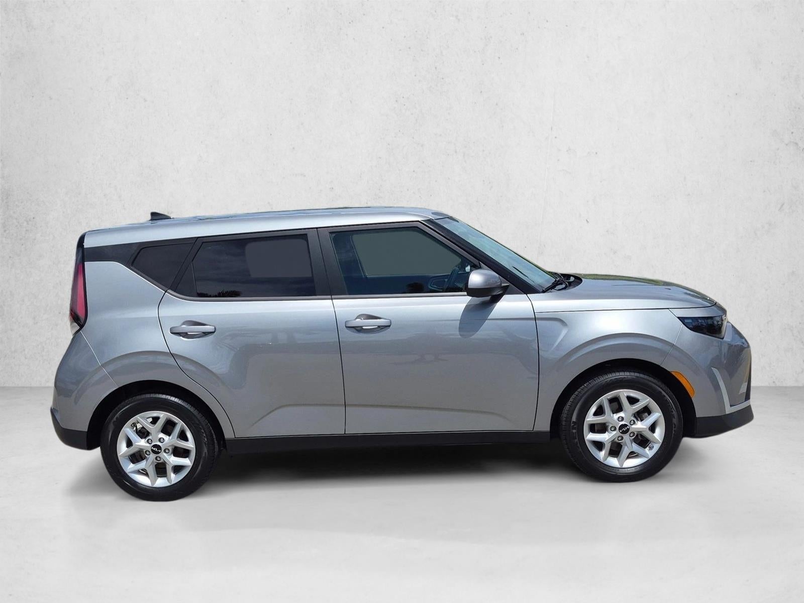 2024 Kia Soul LX IVT