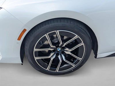 2025 BMW 740i Sedan