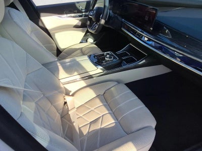 2023 BMW 760i xDrive Sedan