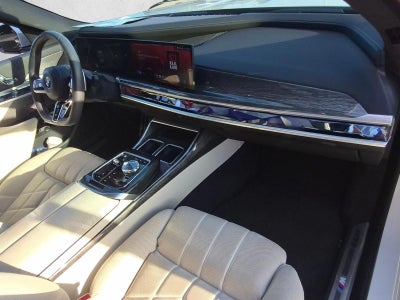 2023 BMW 760i xDrive Sedan