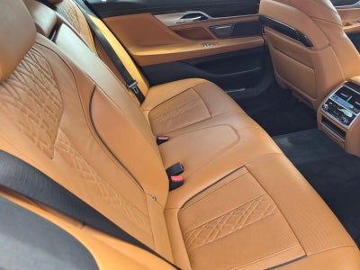 2022 BMW 740i Sedan