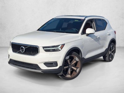 2019 Volvo XC40 T5 AWD Momentum