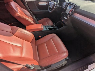 2019 Volvo XC40 T5 AWD Momentum