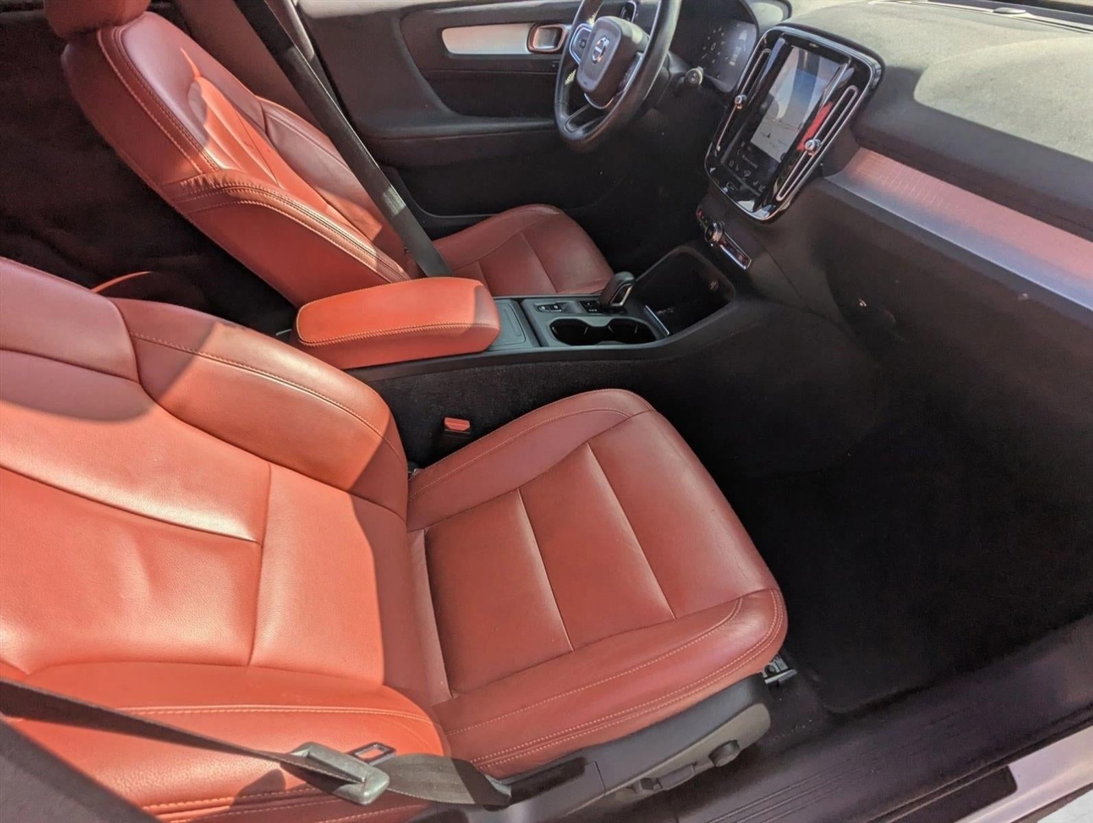 2019 Volvo XC40 T5 AWD Momentum