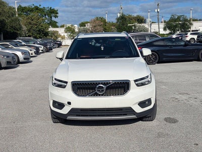 2019 Volvo XC40 T5 AWD Momentum