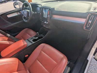 2019 Volvo XC40 T5 AWD Momentum