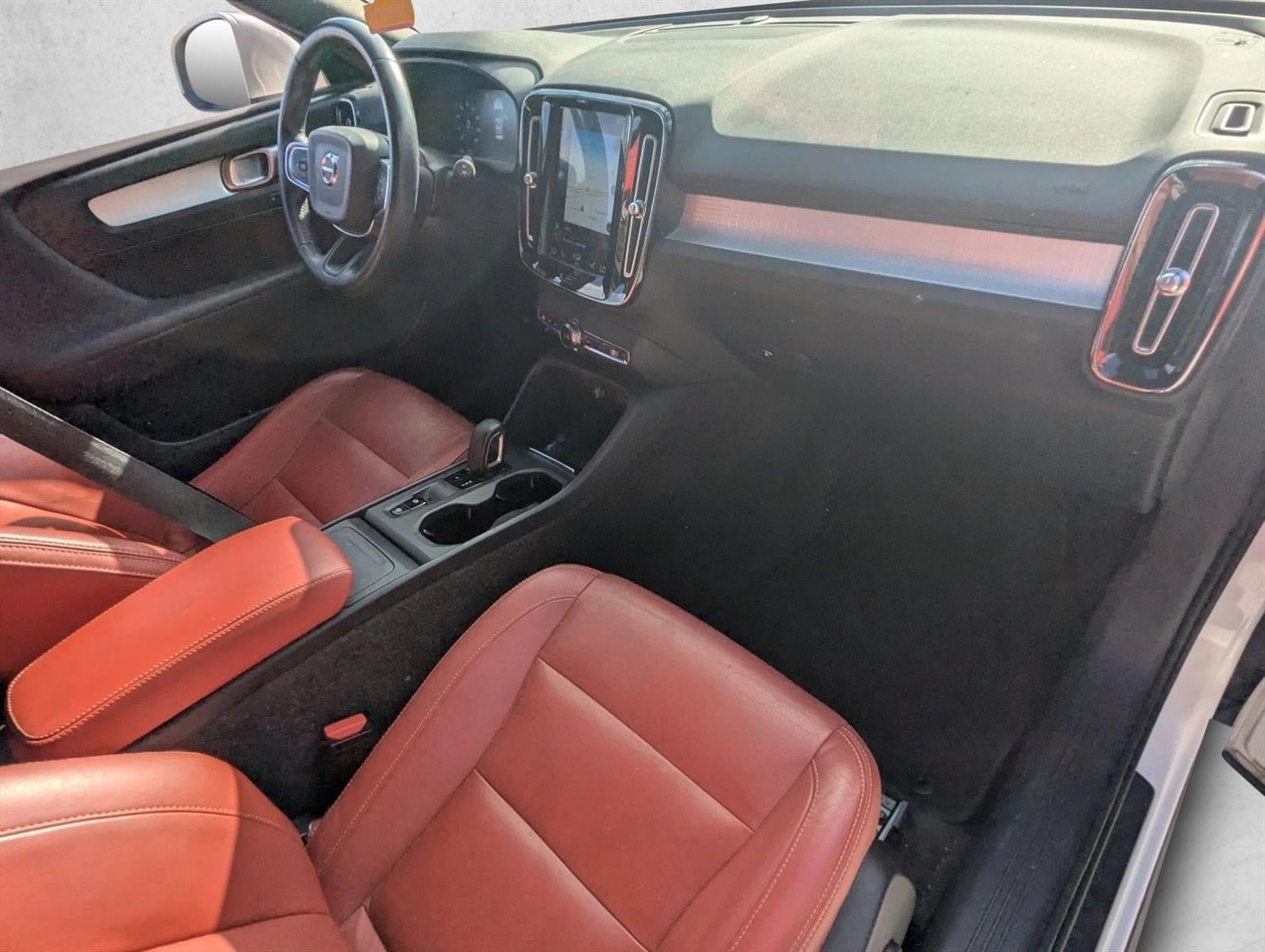 2019 Volvo XC40 T5 AWD Momentum