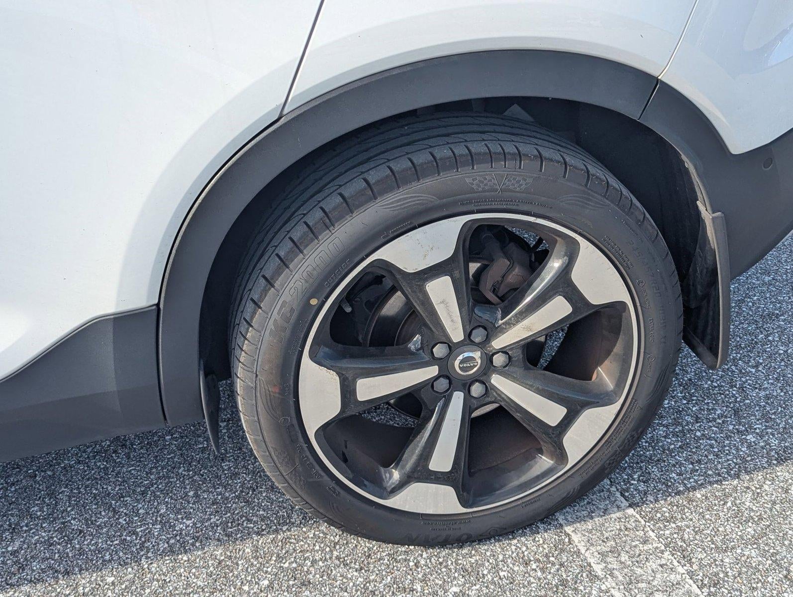 2019 Volvo XC40 T5 AWD Momentum