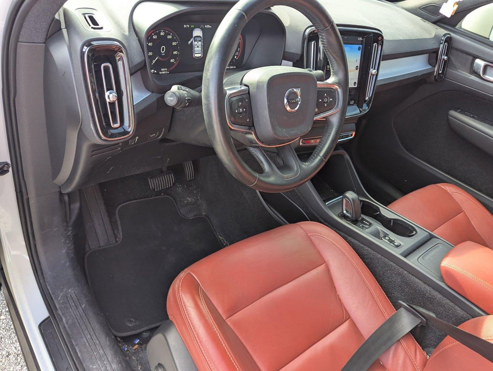 2019 Volvo XC40 T5 AWD Momentum