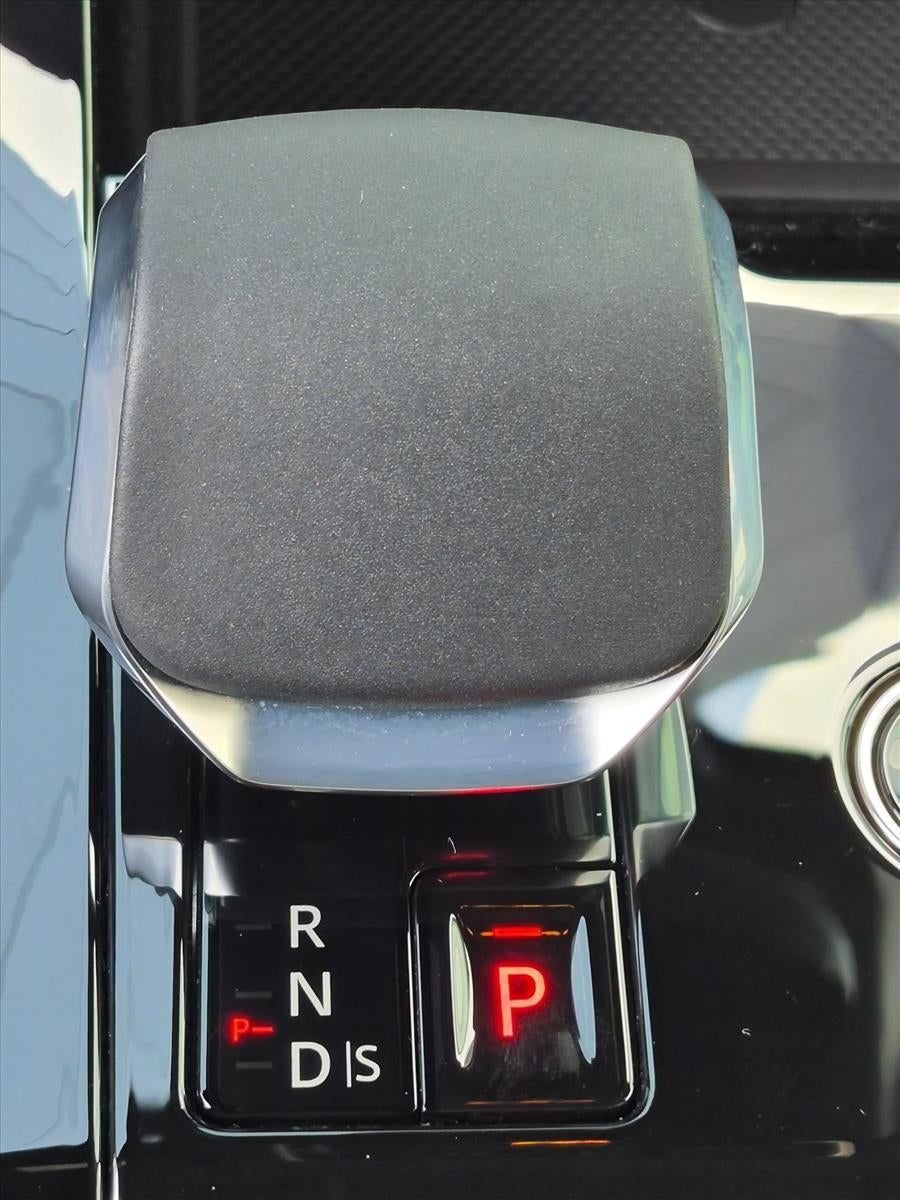 2026 Land Rover Range Rover Sport P360 SE