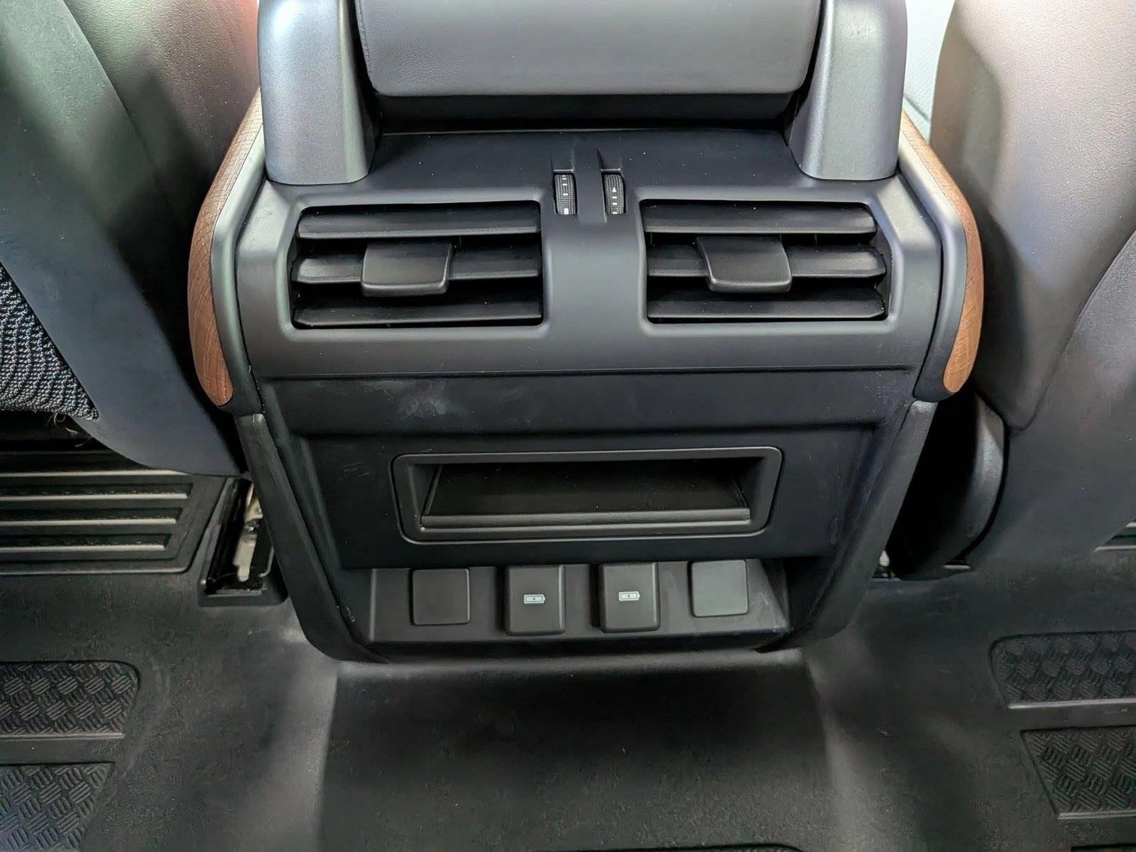 2023 Land Rover Defender 90 X-Dynamic SE AWD