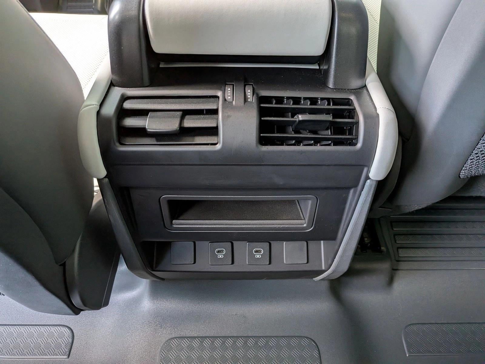 2025 Land Rover Defender 110 P400 X-Dynamic SE