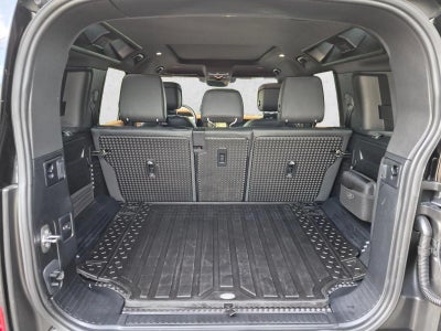 2024 Land Rover Defender 110 P400 X-Dynamic SE