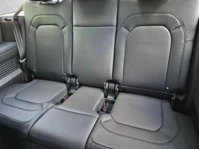 2025 Land Rover Defender 130 P400 X-Dynamic SE