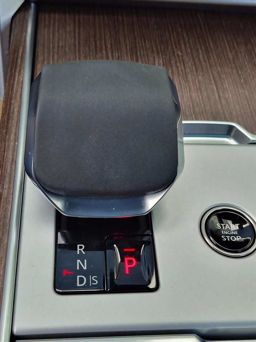 2026 Land Rover Range Rover P530 SE LWB 7 Seat