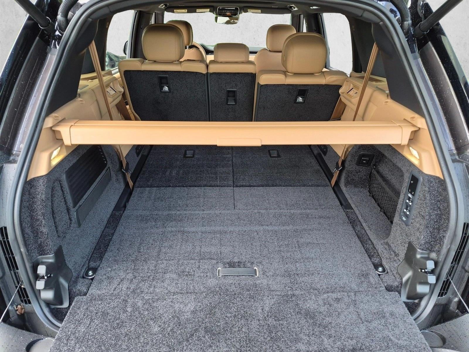 2026 Land Rover Range Rover P530 SE LWB 7 Seat