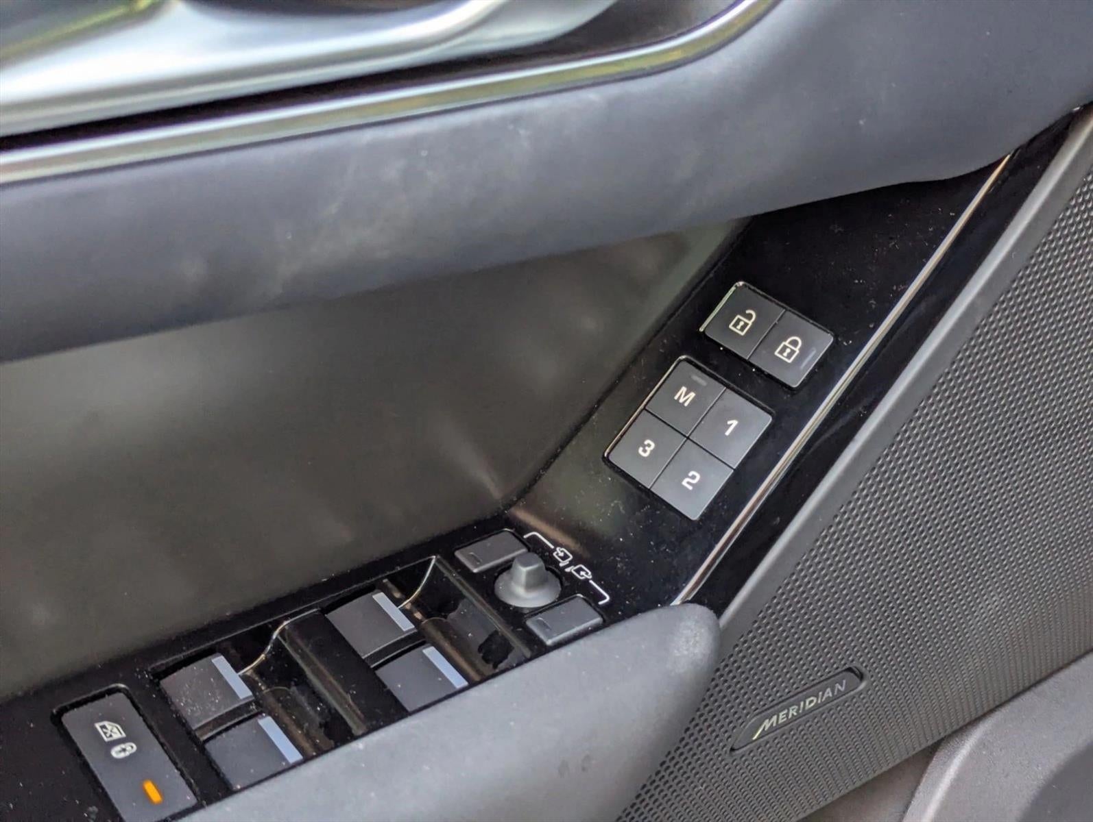 2025 Land Rover Range Rover Velar P250 Dynamic SE