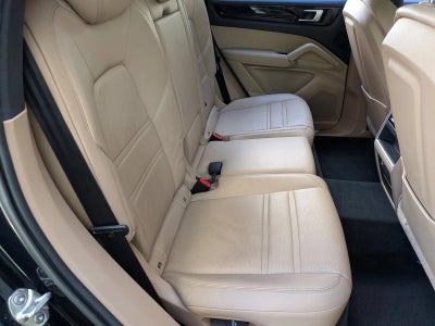 2023 Porsche Cayenne Platinum Edition AWD