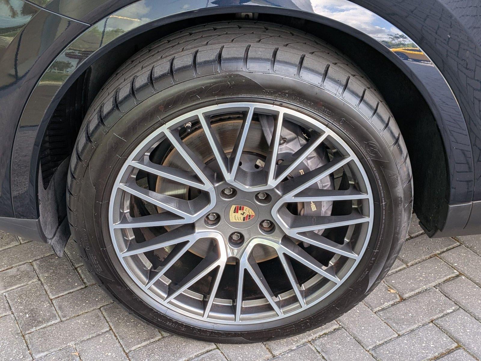 2023 Porsche Cayenne Platinum Edition AWD