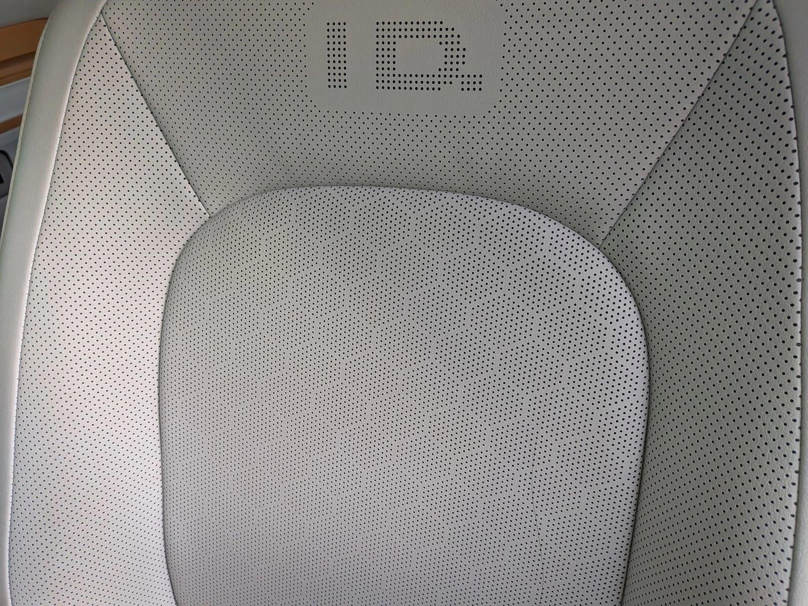 2025 Volkswagen ID. Buzz 1st Edition 4MOTION w/Two-Tone
