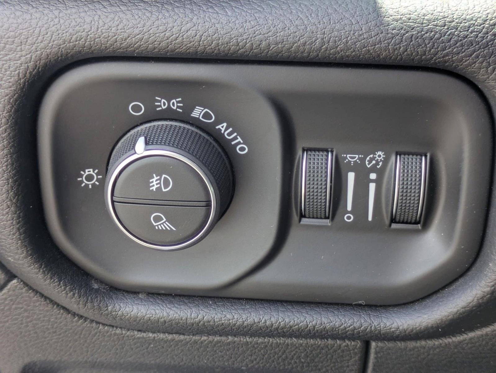 2022 RAM 1500 Laramie 4x4 Crew Cab 5'7" Box