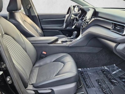 2022 Toyota Camry SE Auto (SE)