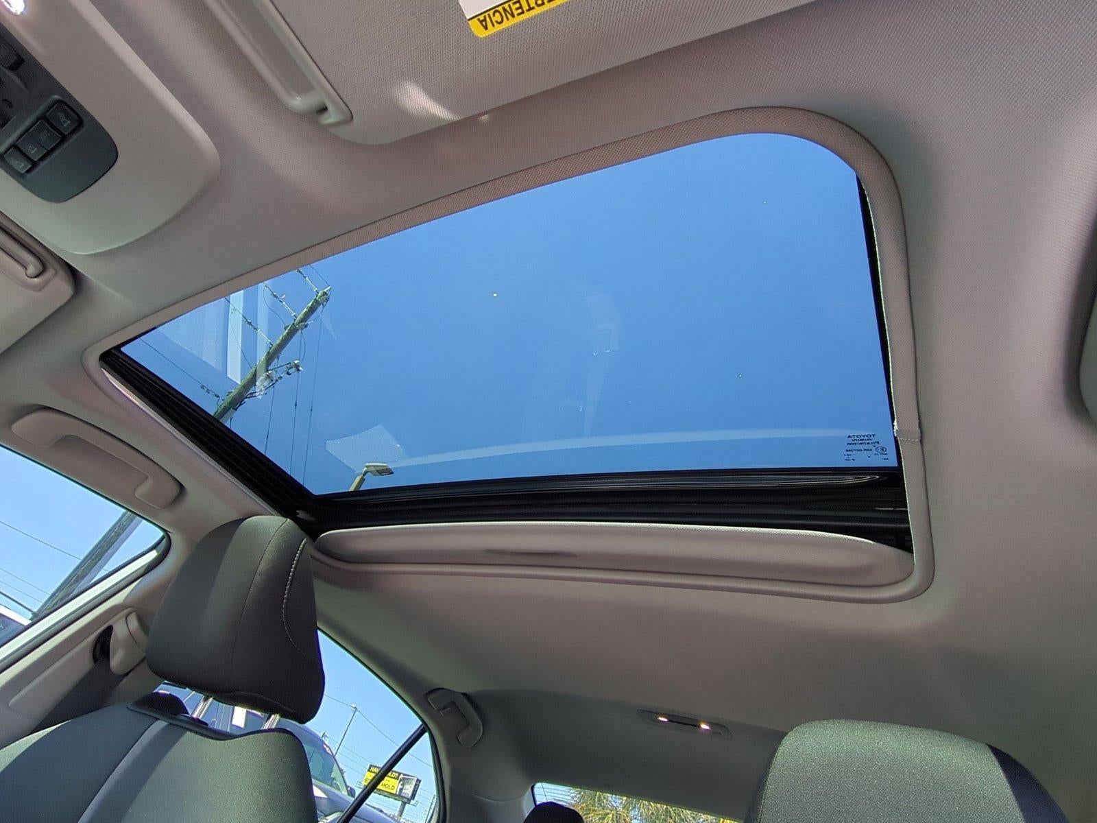 2022 Toyota Camry Hybrid LE CVT (Natl)