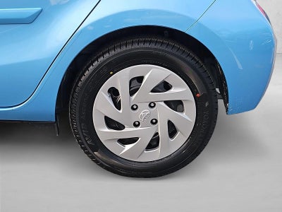 2015 Toyota Prius c 5dr HB Two (Natl)