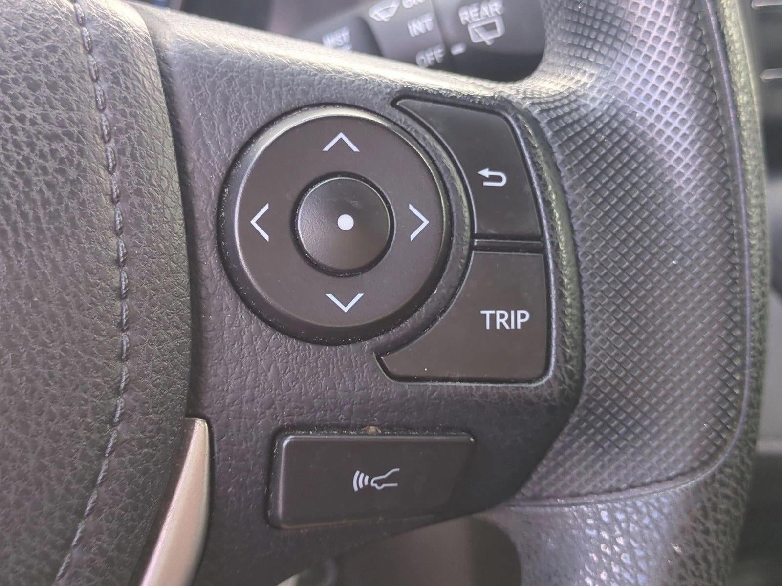 2017 Toyota RAV4 LE FWD (GS)