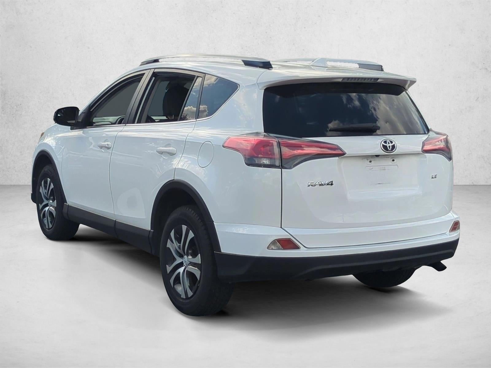 2017 Toyota RAV4 LE FWD (GS)