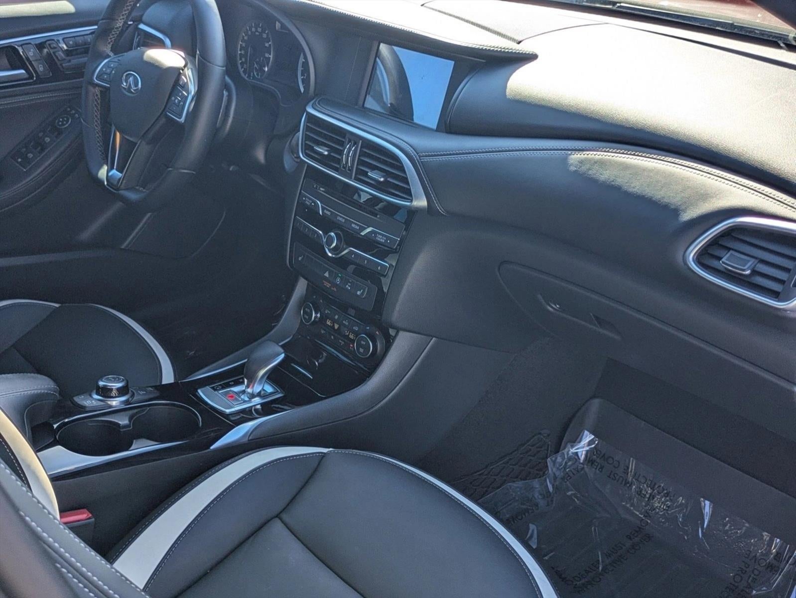 2018 INFINITI QX30 Sport FWD