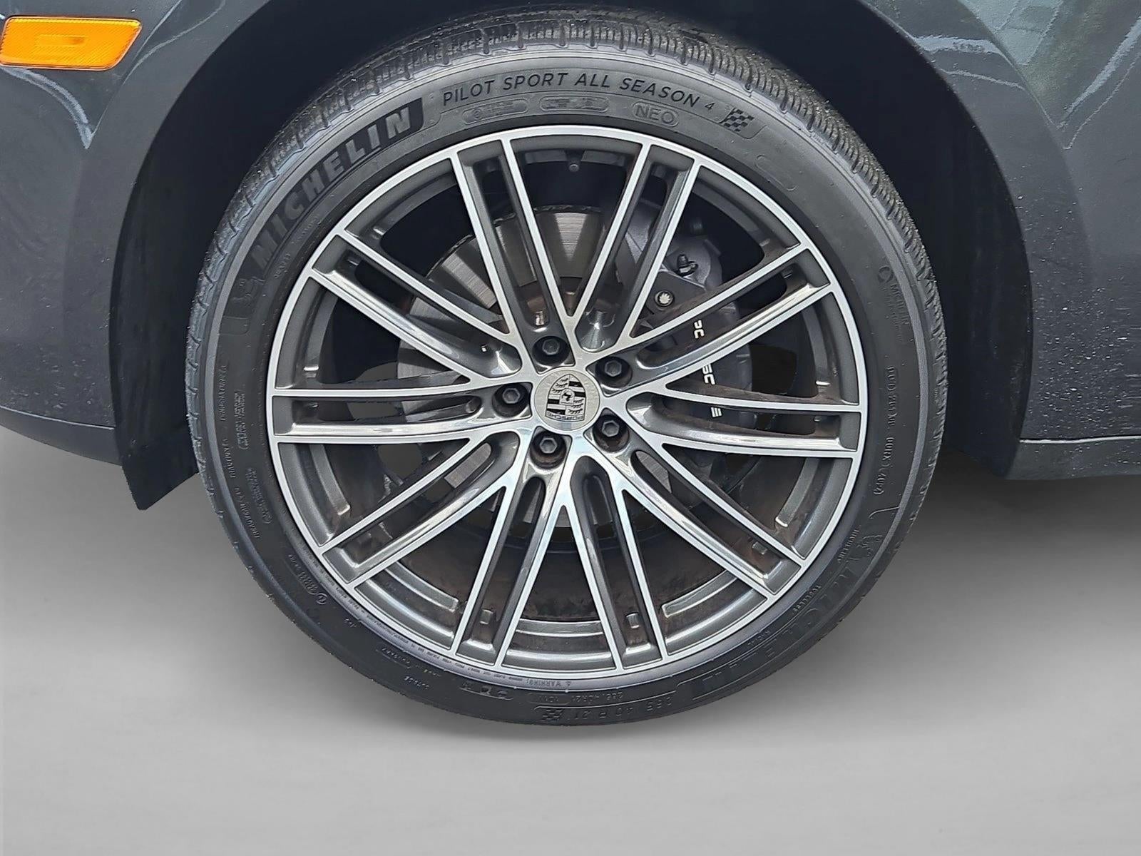 2025 Porsche Macan AWD