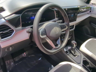 2025 Volkswagen Taos SE FWD