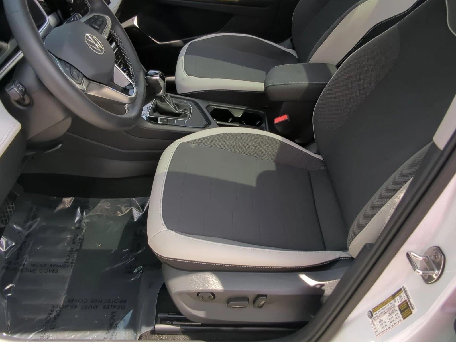 2025 Volkswagen Taos SE FWD