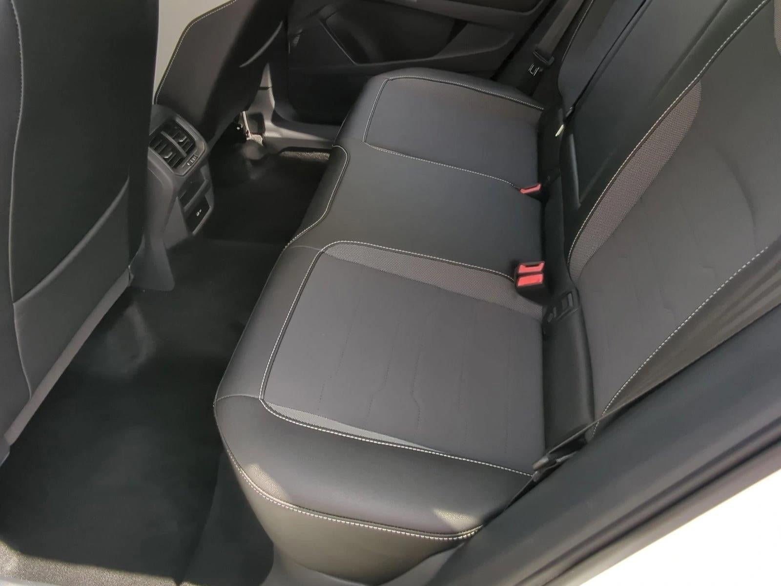 2025 Volkswagen Taos SE FWD