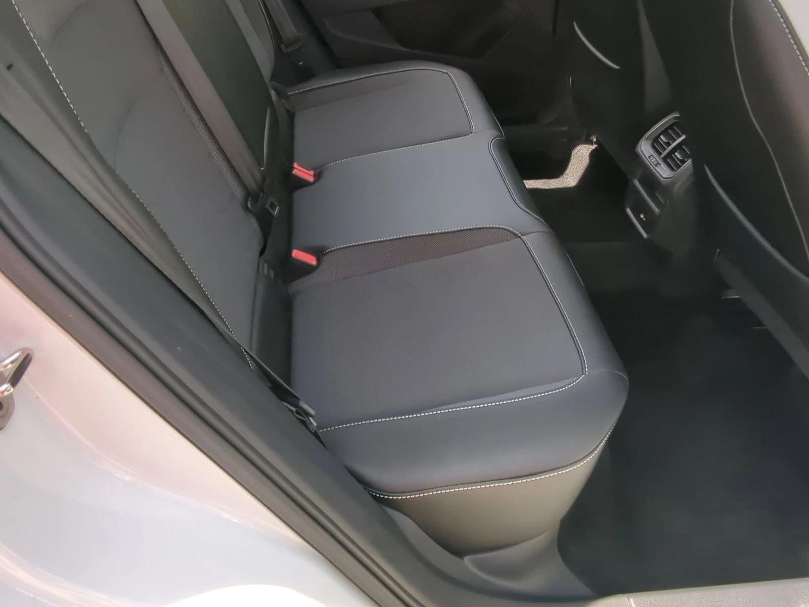 2025 Volkswagen Taos SE FWD