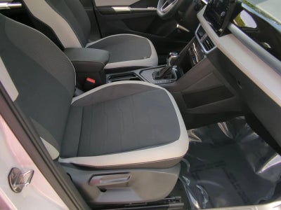 2025 Volkswagen Taos SE FWD
