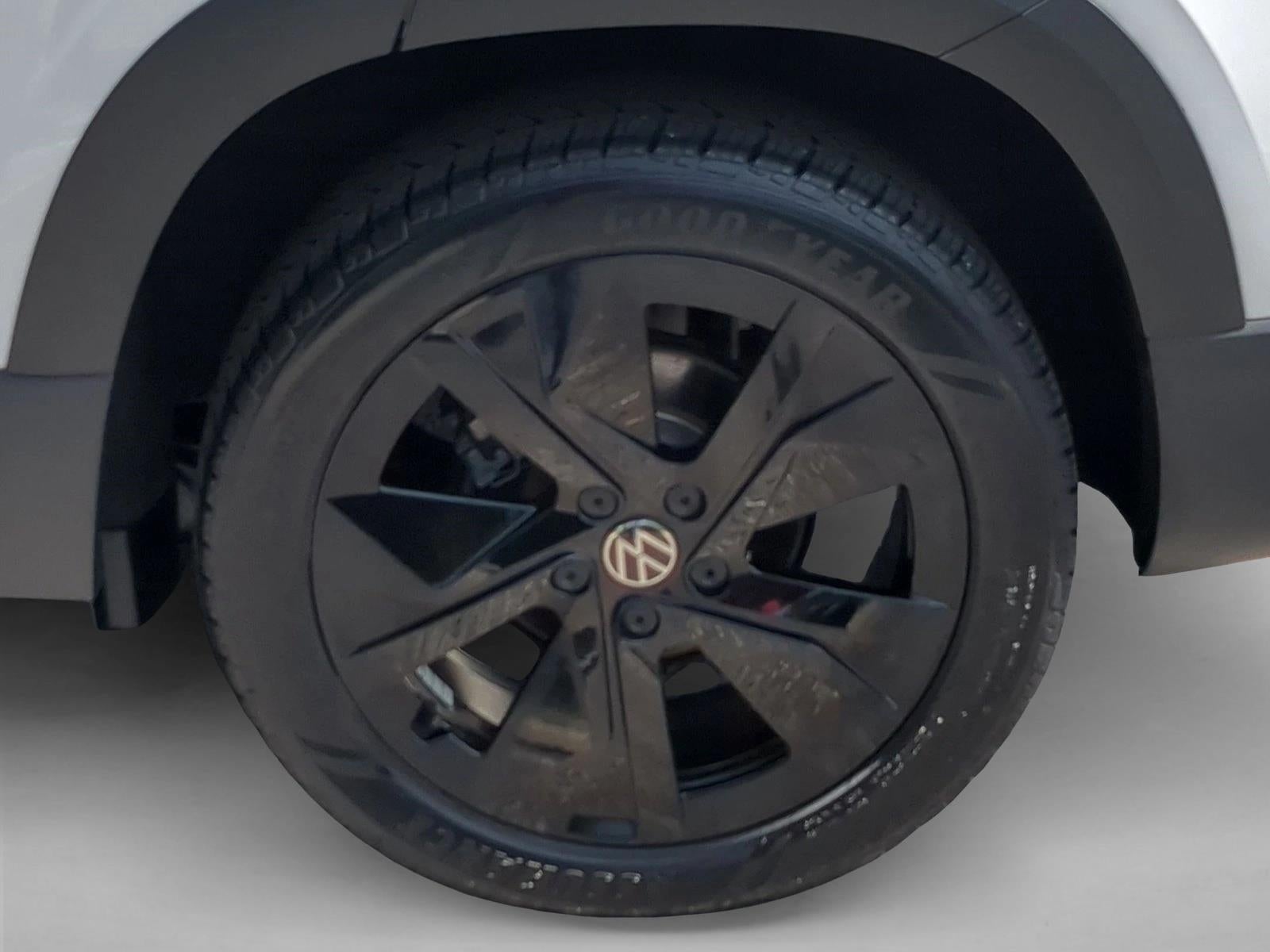 2025 Volkswagen Taos SE FWD