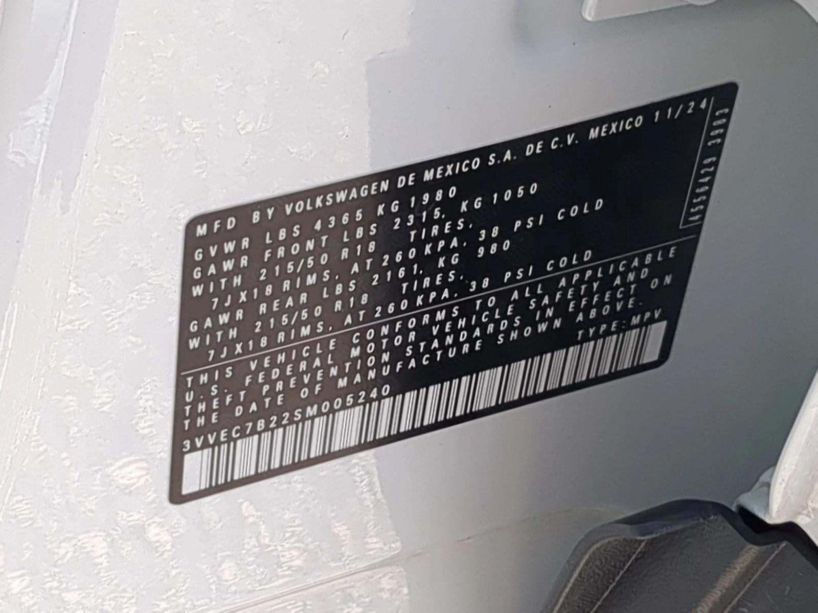 2025 Volkswagen Taos SE FWD