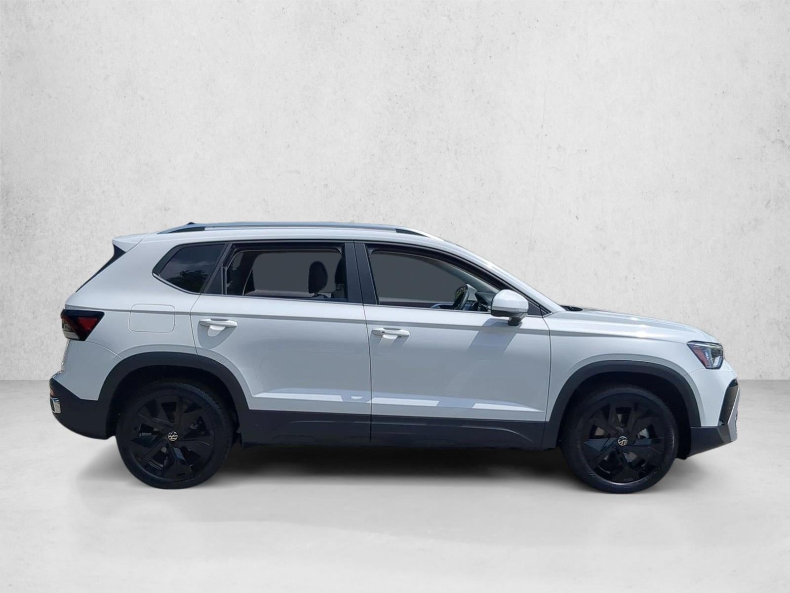 2025 Volkswagen Taos SE FWD