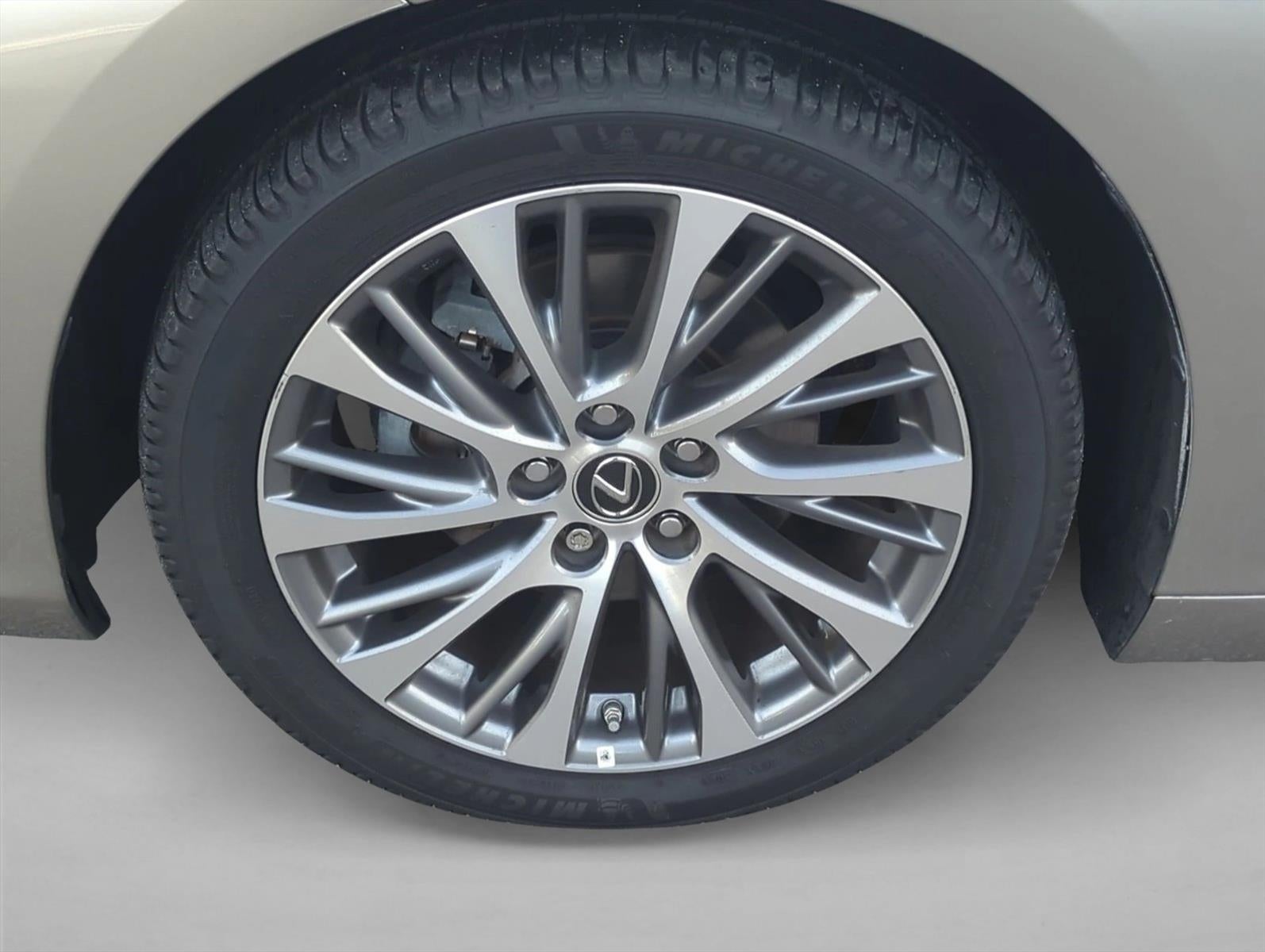 2019 Lexus ES 300h FWD