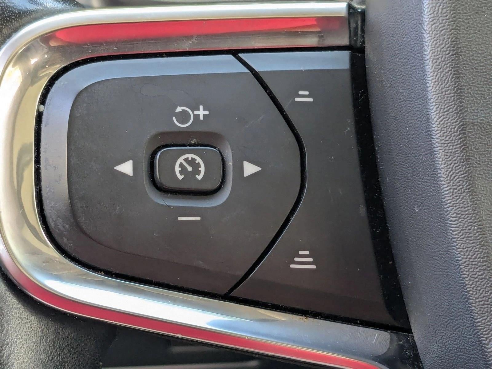 2019 Volvo XC40 T5 AWD Momentum