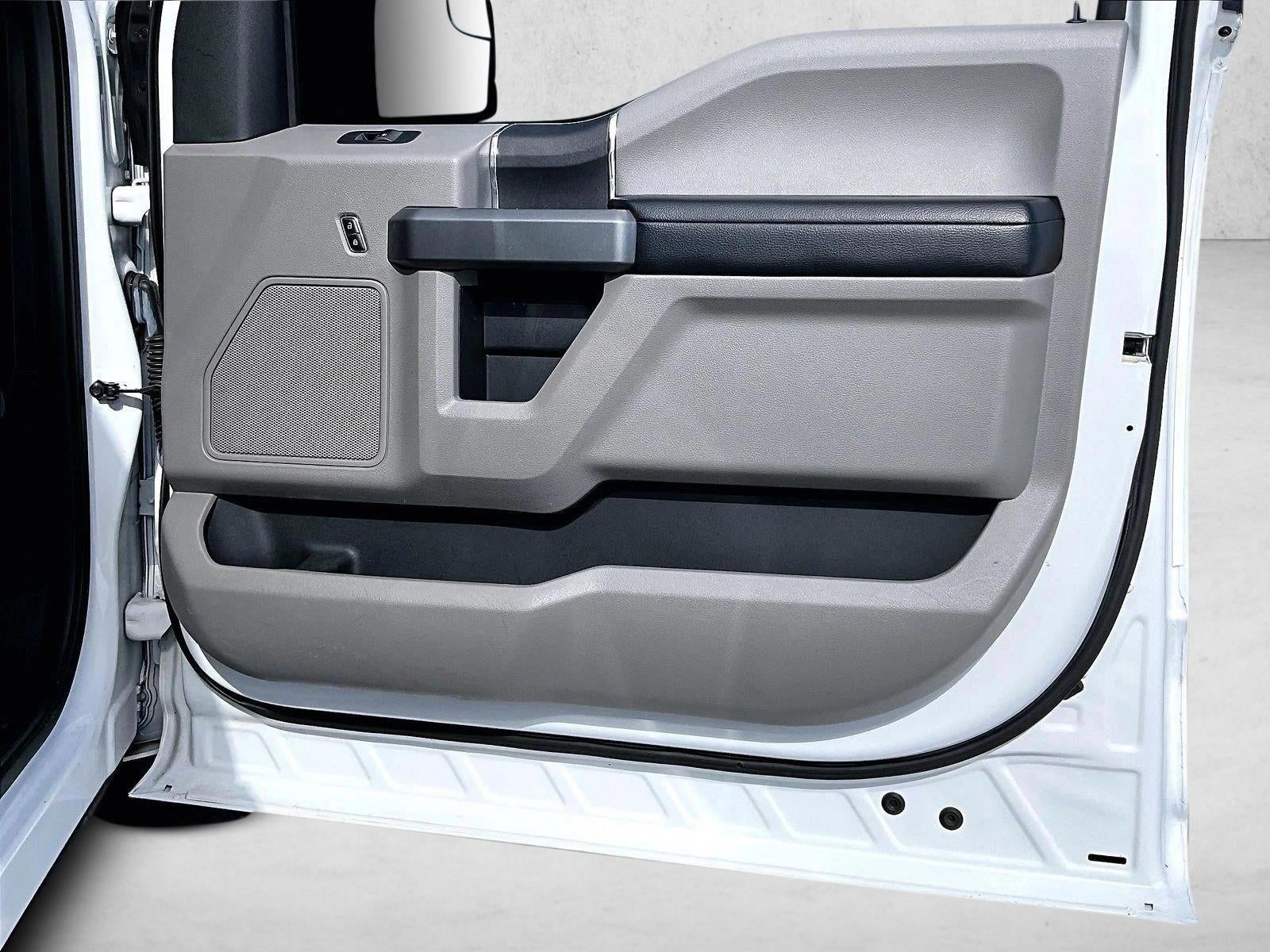 2016 Ford F-150 2WD SuperCrew 5-1/2 Ft Box XLT