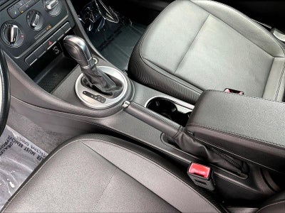 2015 Volkswagen Beetle 2dr Auto 1.8T