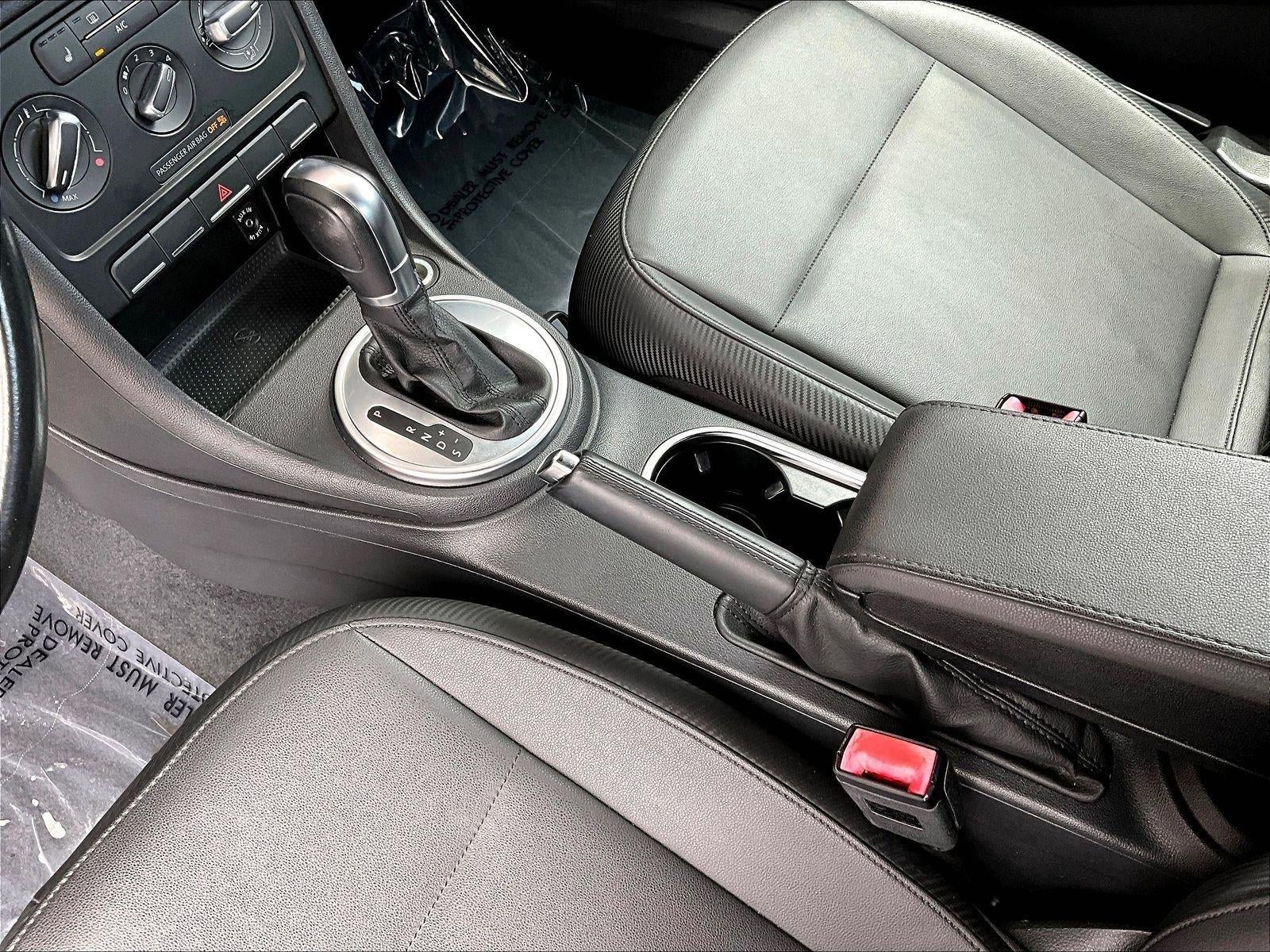 2015 Volkswagen Beetle 2dr Auto 1.8T