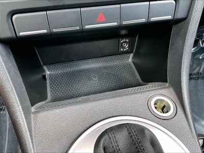 2015 Volkswagen Beetle 2dr Auto 1.8T