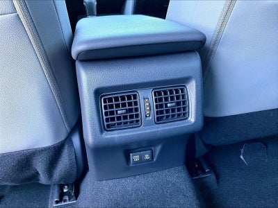 2025 Toyota Camry SE (Natl)