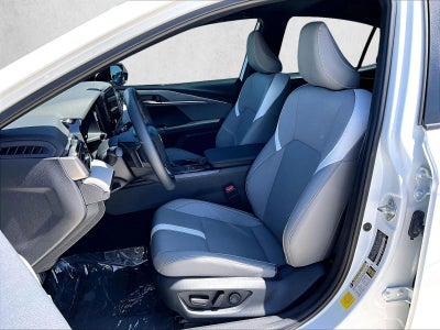 2025 Toyota Camry SE (Natl)