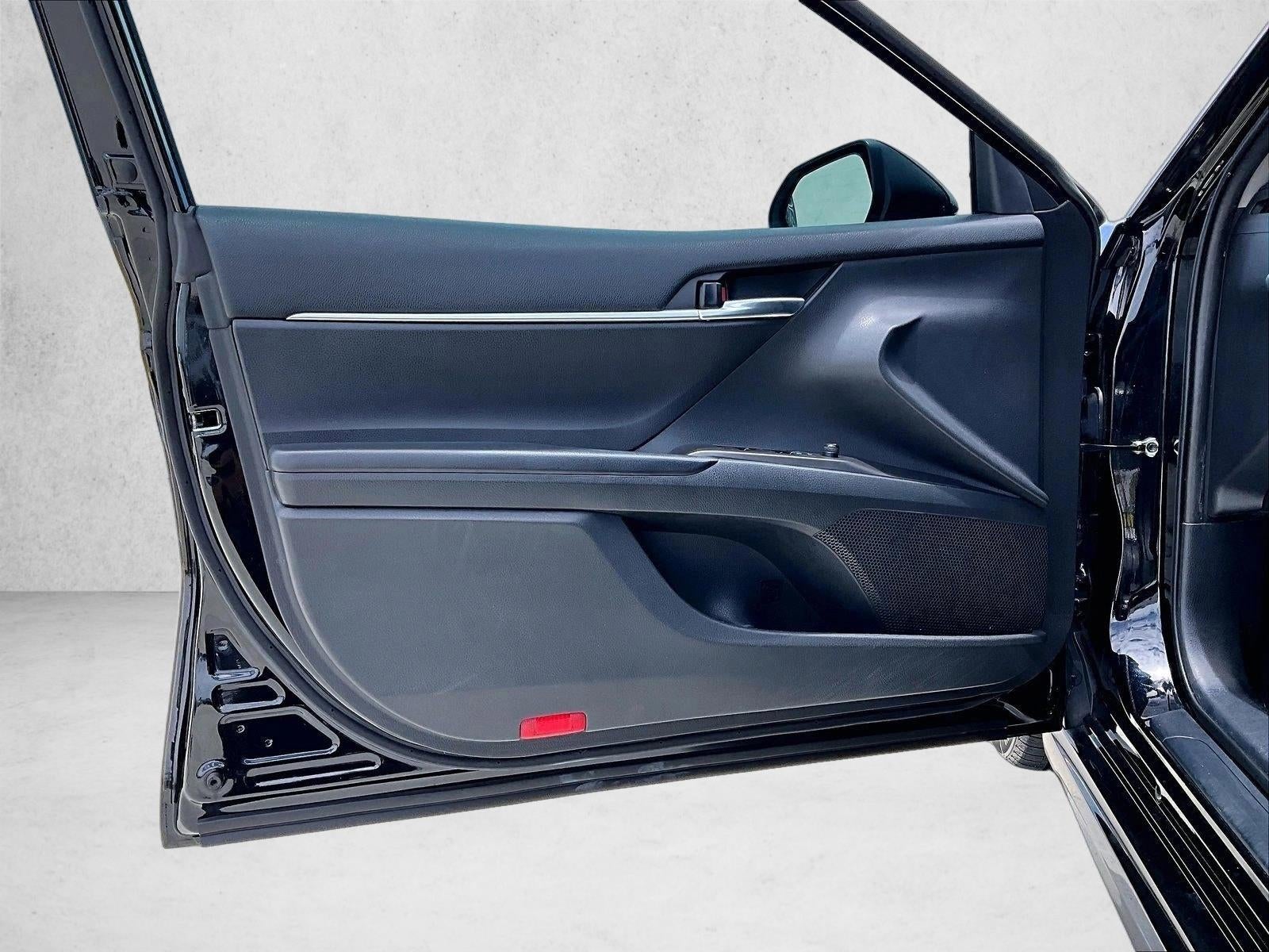 2022 Toyota Camry SE Auto (SE)