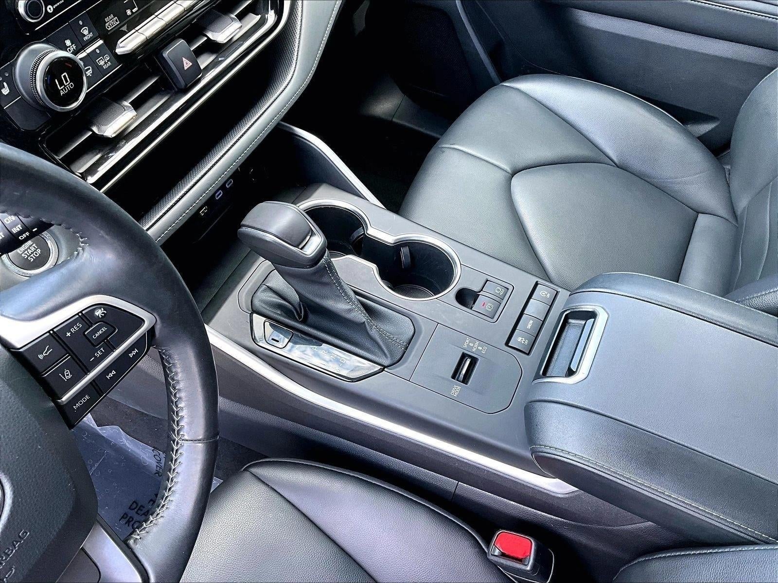 2022 Toyota Highlander XLE FWD (Natl)